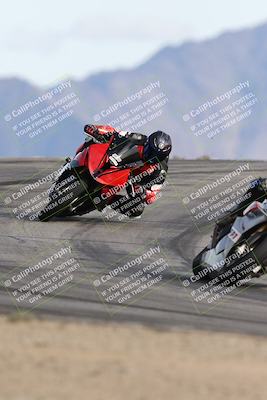 media/Nov-16-2025-Race Pace (Sun) [[8c5fa54630]]/Verified Riders/8-Turn 12 (120pm)/